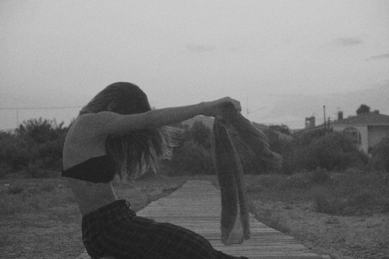 Stefanie Michelle acompañando una práctica de yoga